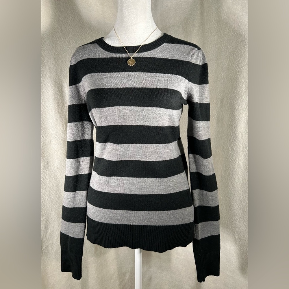 FRENCH CONNECTION acrylic-blend black and gray ladies fitted sweater SIZE M